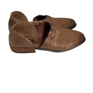 OTBT Women's Coyote Shootie flats distressed brown leather metallic flecks 8.5